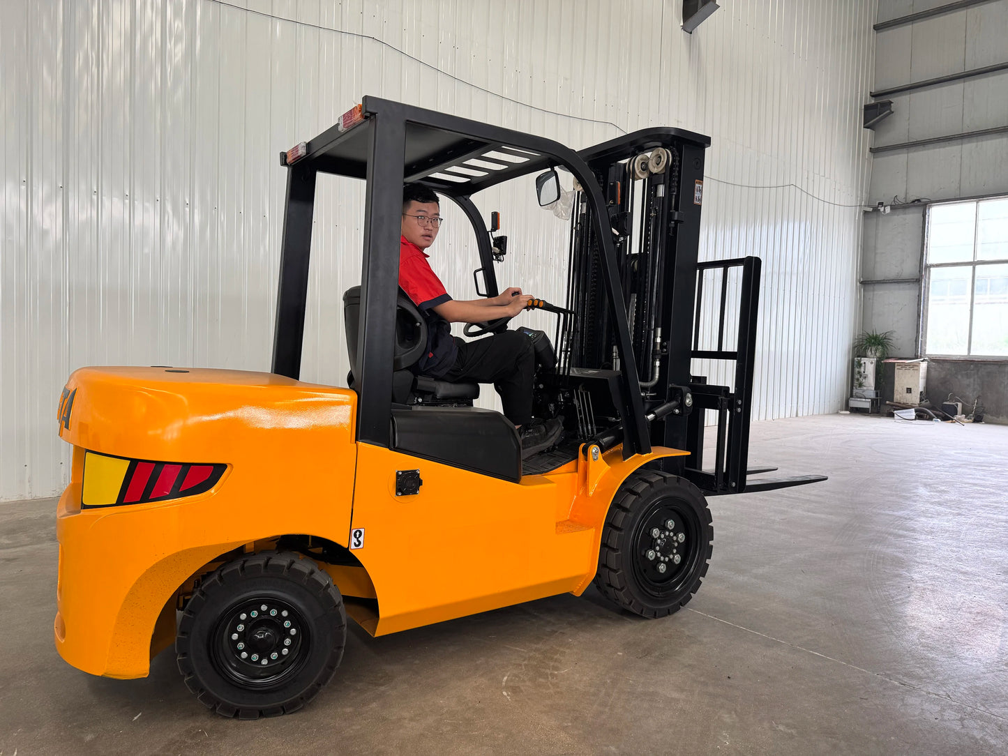 Mini forklift for fast delivery of earthmoving machinery engineering construction farm handling forklift