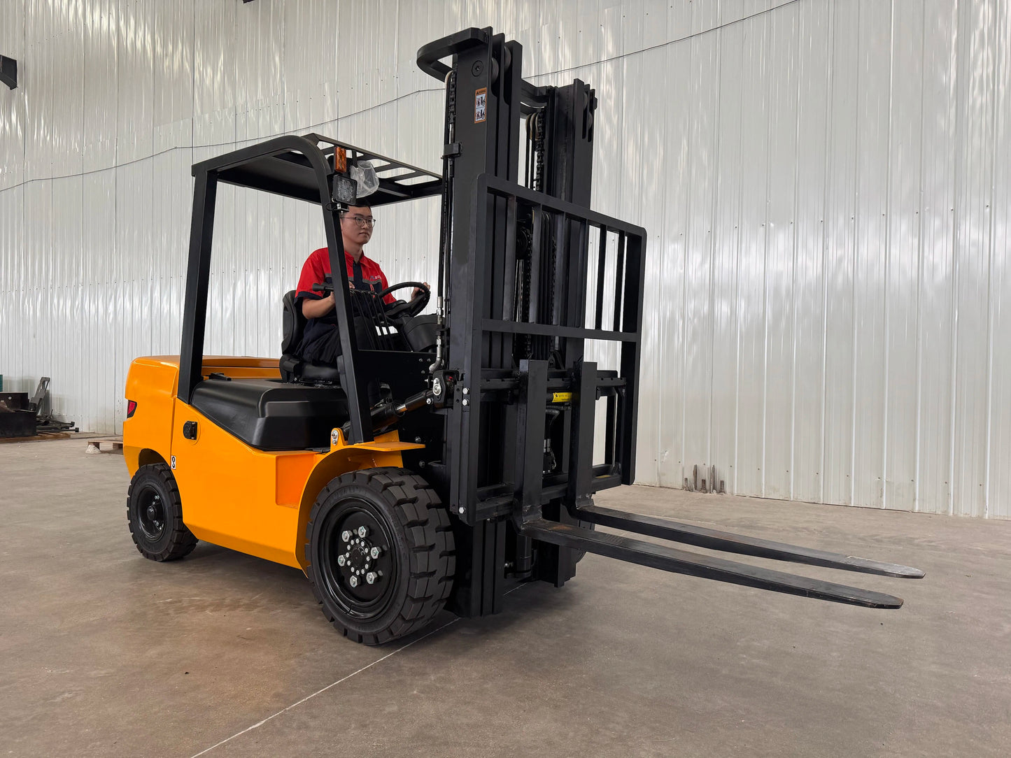 Mini forklift for fast delivery of earthmoving machinery engineering construction farm handling forklift