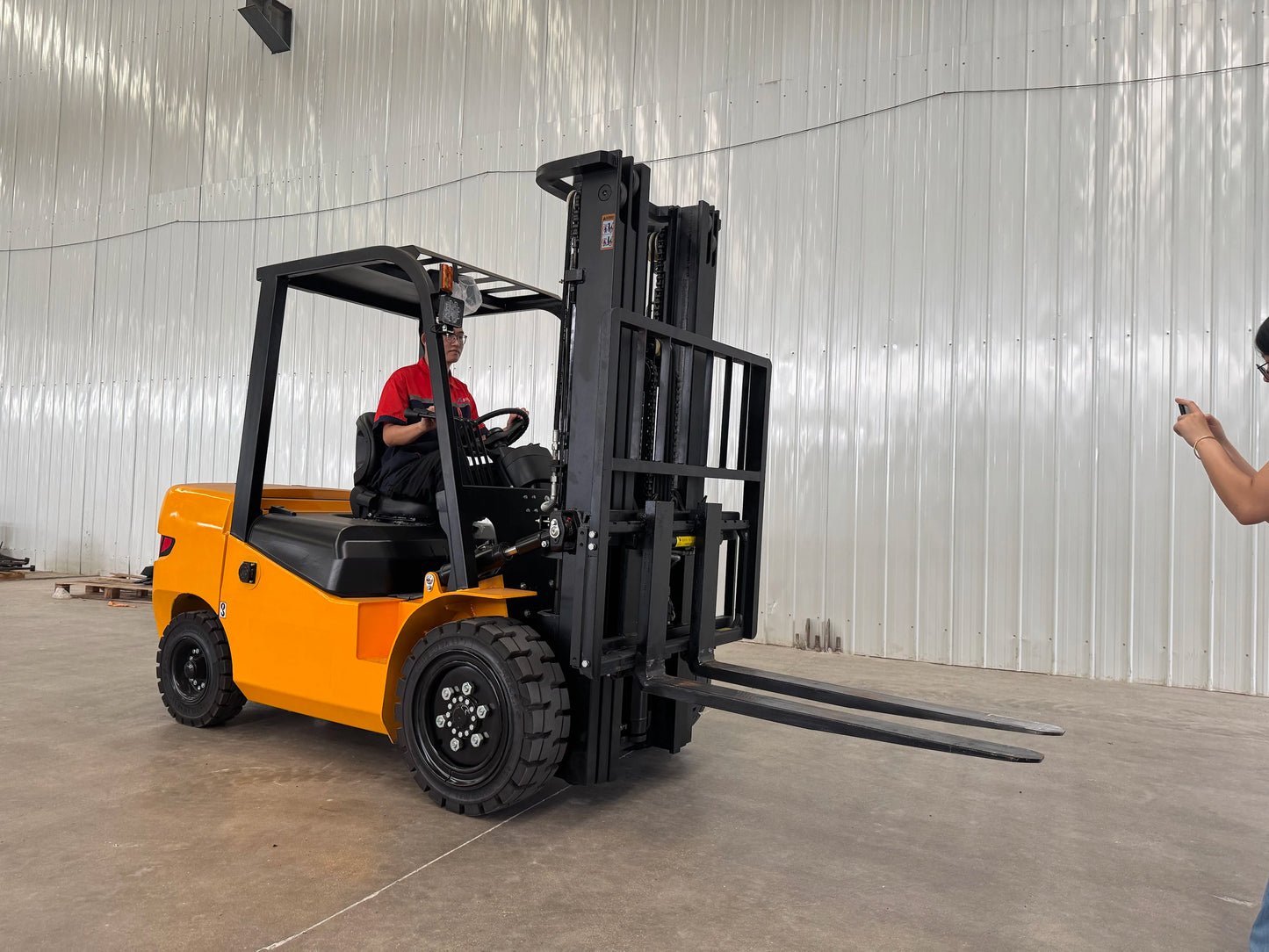 Mini forklift for fast delivery of earthmoving machinery engineering construction farm handling forklift