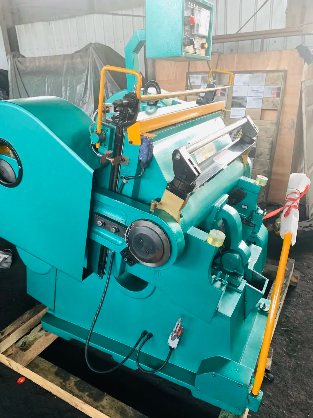 Heavy Duty Automatic Flat Bed Label Paper Box Die Cutting Machine Carton Printing Slotting Die-cutting Creasing Machine