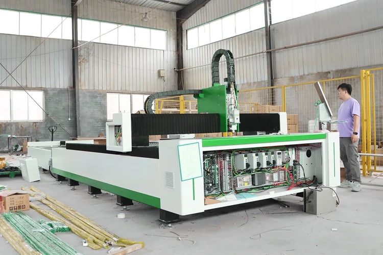 1500W 2000W 3KW Industrial CNC Laser Cutter Automatic Fiber Laser Cutting Machine For Metal Processing