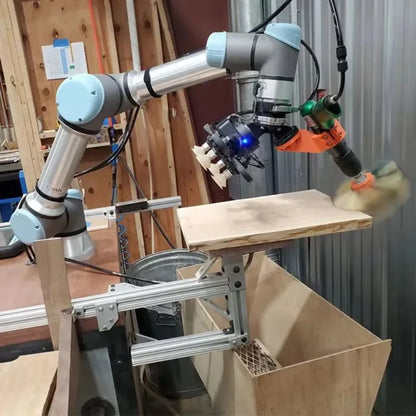 Industrial 10 Kg Payload 1300 MM 6 Axis Cobot Robot Arm UR10 CB3