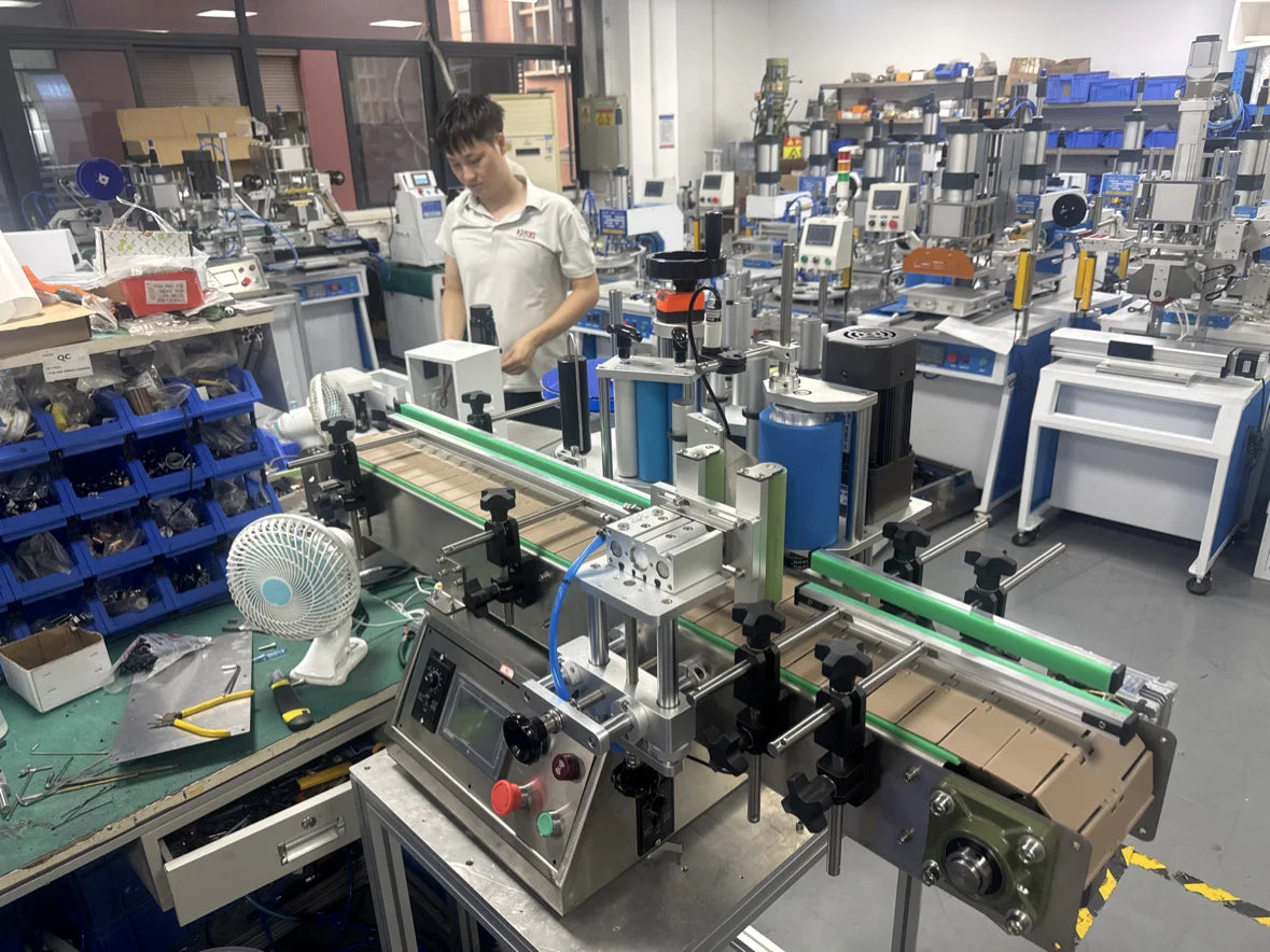 Labeling Machine LY-BTP200 with Conveyor Belt for Flat Packaging Equipment Fully Automatic Labeler Stickers Touch Screen Control